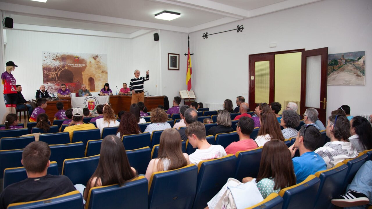 Presentación de la Escuela de Ciclismo Auto Curiel -GF Instalaciones
