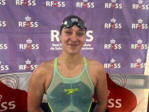 Sandra Santos sonriente tras romper récord de Europa en salvamento