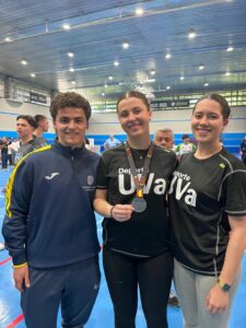 Sara Atienza con medalla de plata en campeonato de karate