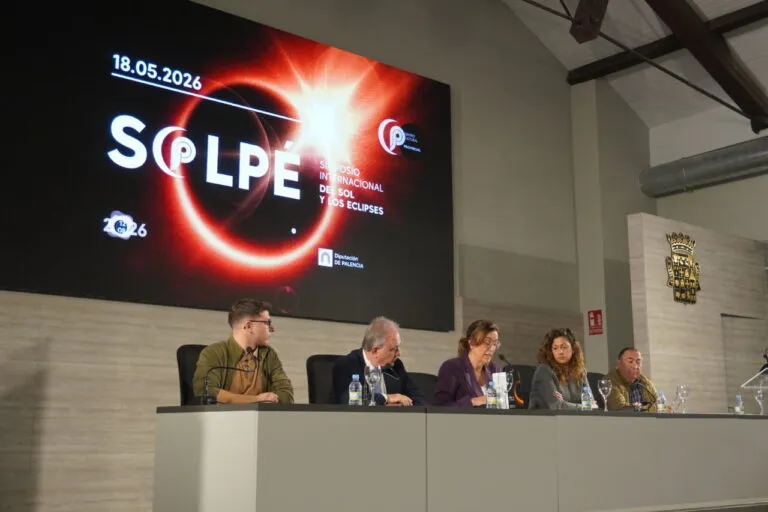 Presentación del simposio sobre el Sol y eclipses en Palencia