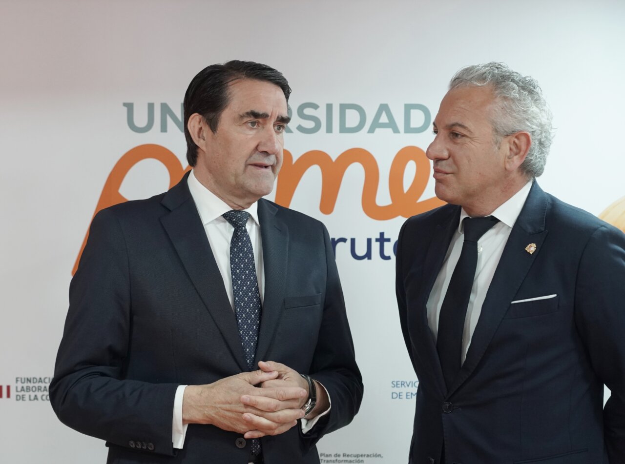 Juan Carlos Suárez-Quiñones hablando en un evento sobre medio ambiente