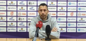 Entrenador del Súper Agropal Palencia en rueda de prensa