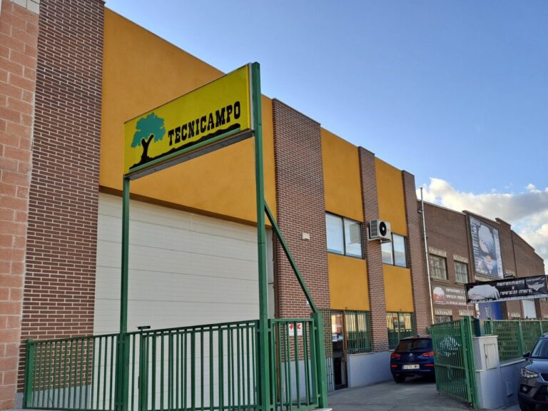 Fachada de la sede de Tecnicampo en Palencia
