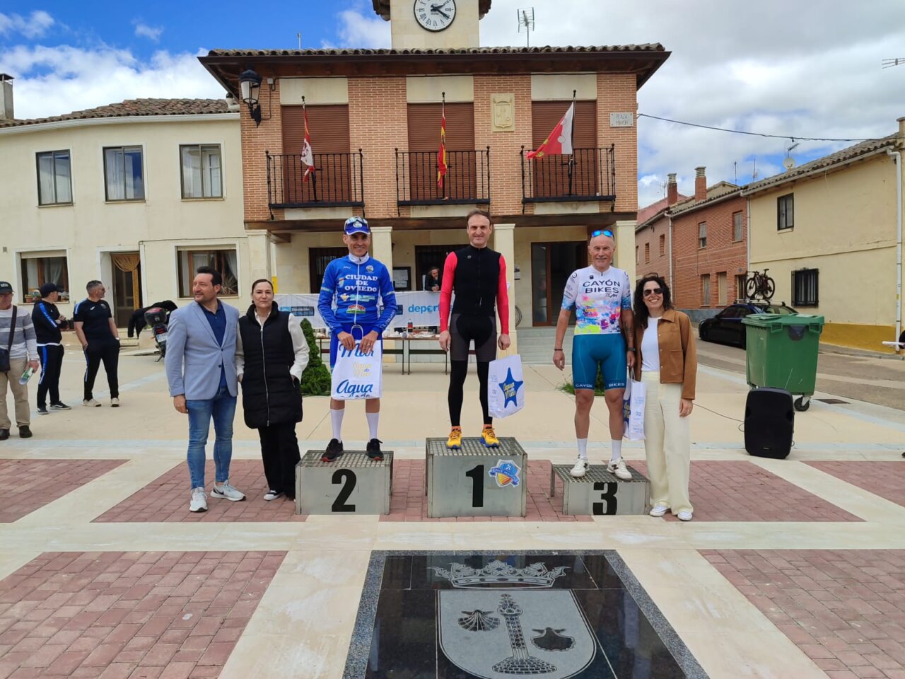 Ganadores del Trofeo Master en Boadilla del Camino con trofeos