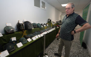 Exposición de prendas de cabeza de la Guardia Civil en Palencia