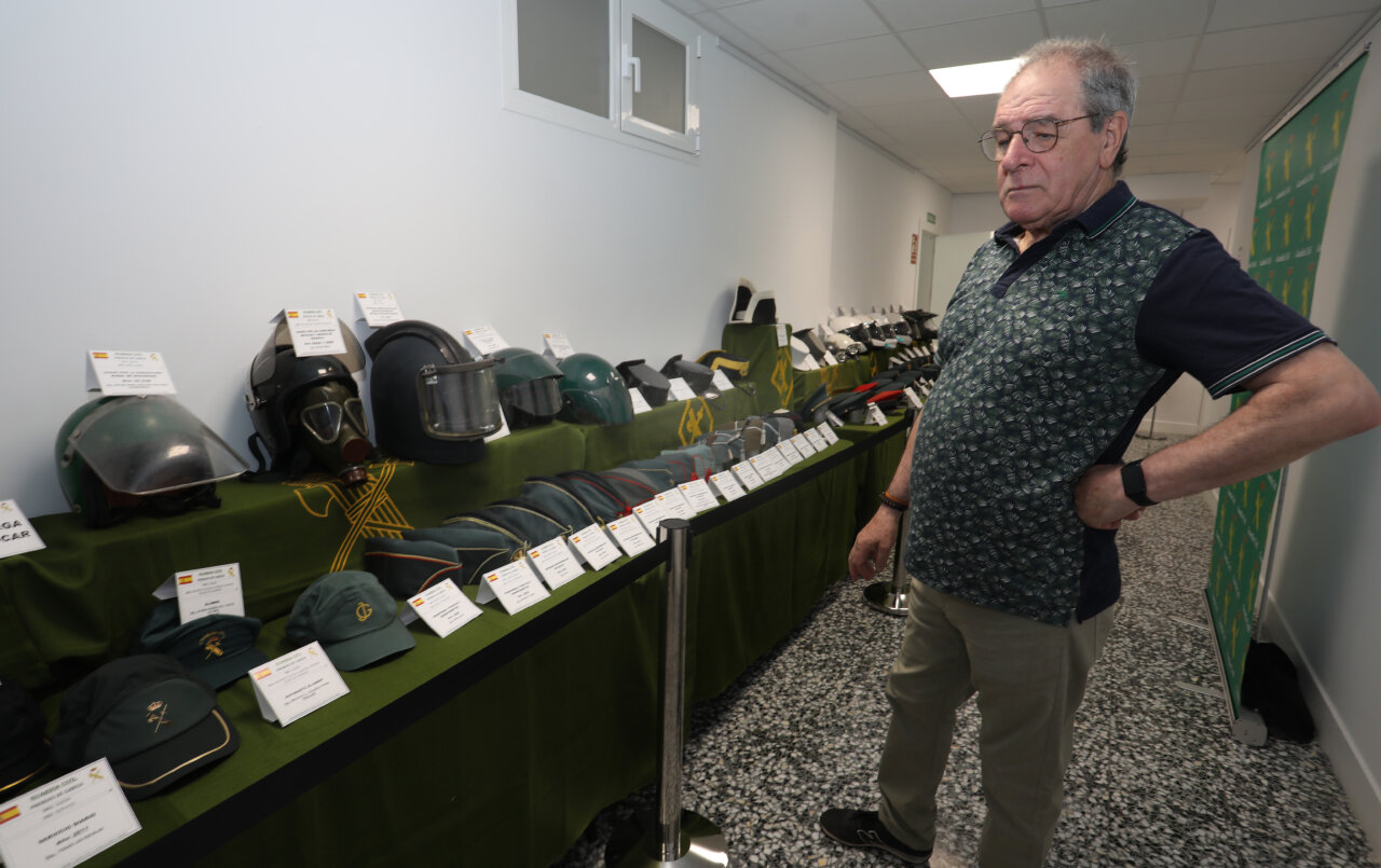 Exposición de prendas de cabeza de la Guardia Civil en Palencia