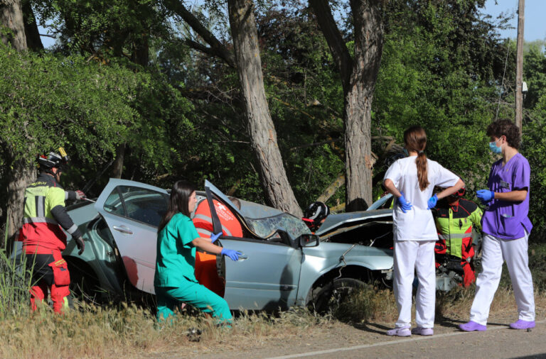 Intervención de emergencia en accidente de tráfico en Palencia