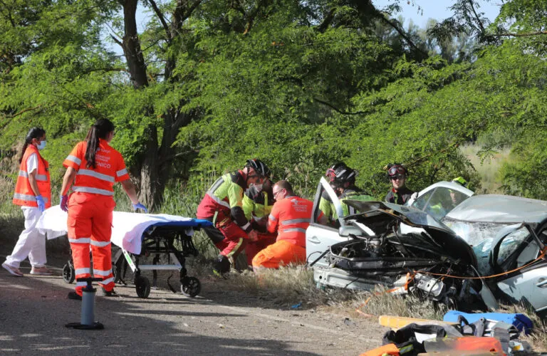 Intervención de emergencias en un accidente de tráfico en Palencia.
