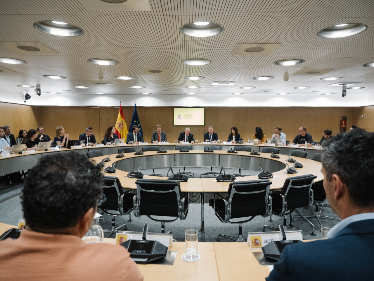 Reunión sobre acuerdo entre Renault y sindicatos en España