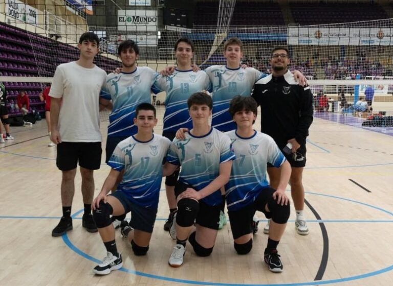 Equipo juvenil masculino del Club Voleibol Palencia en la Copa de Castilla y León