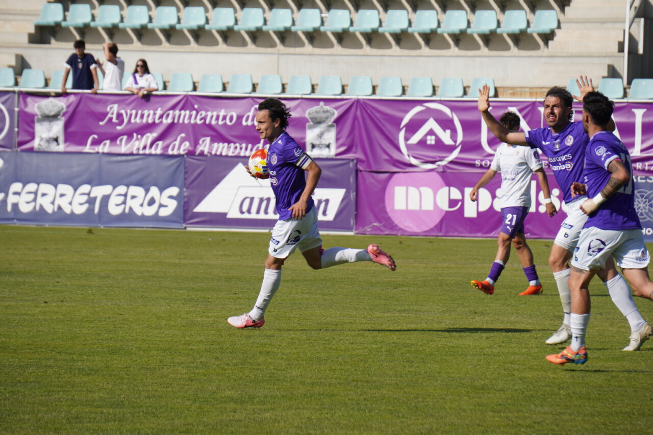 Jugadores del Palencia CF celebrando un gol en el partido