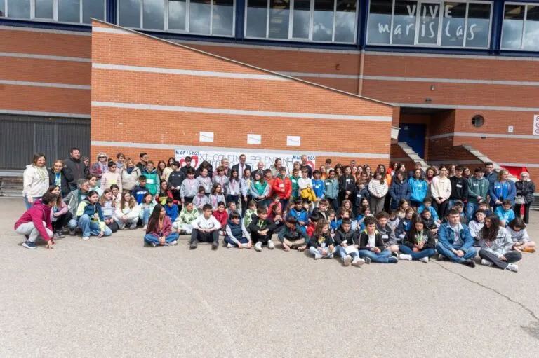Grupo de jóvenes participantes en la conferencia sobre sostenibilidad en Palencia.