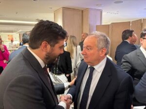 Subdelegado del Gobierno y Ministro de Industria en un desayuno informativo