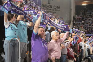 Aficionados en las gradas del partido entre Agropal y Fuenlabrada