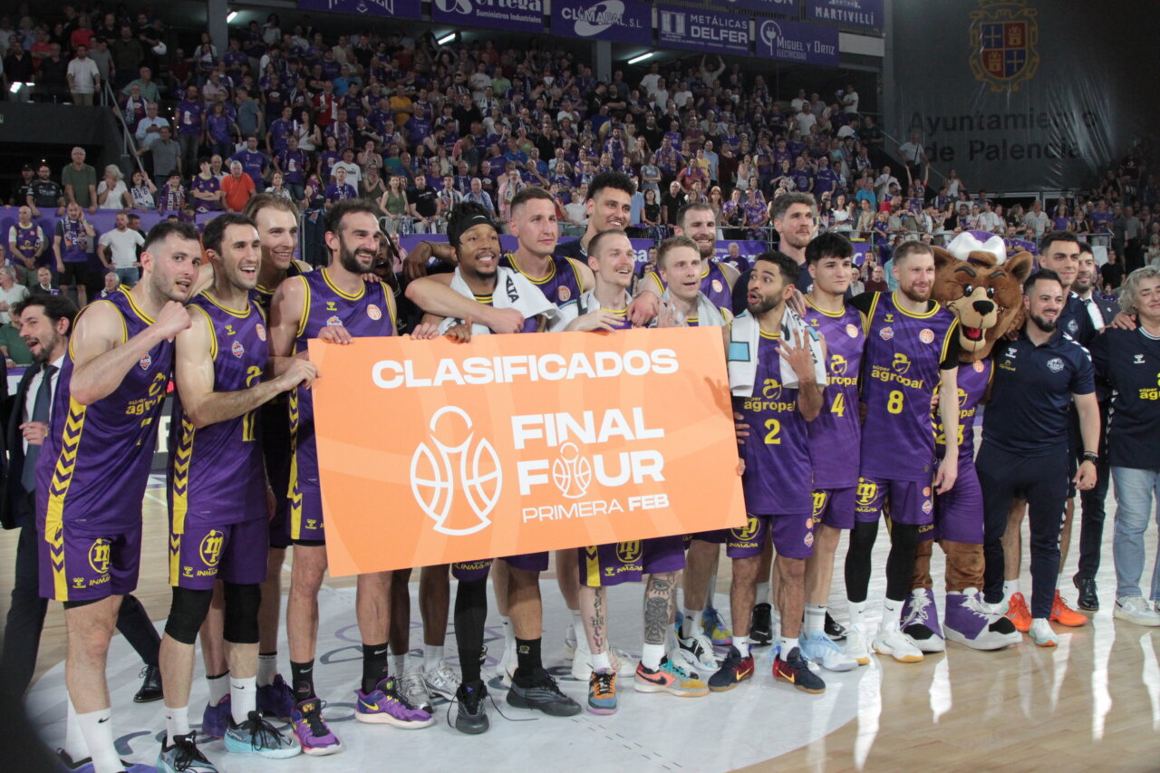 Jugadores de Palencia celebrando su clasificación para la Final Four