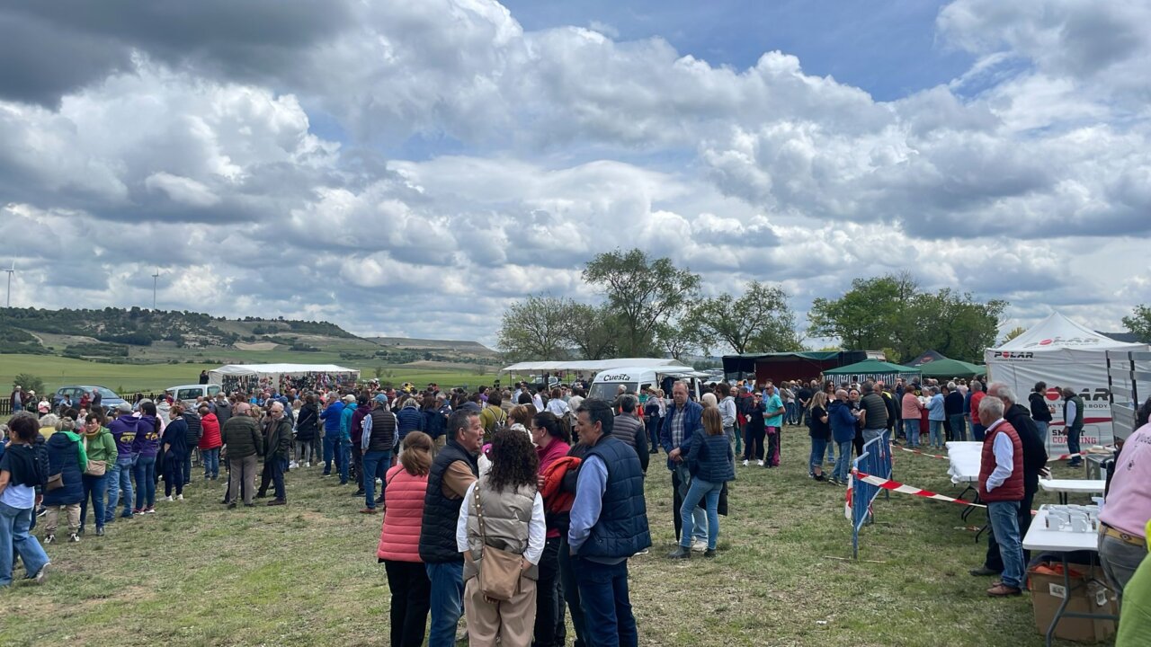 Multitud de personas en la Romería de San Gregorio en Baltanás