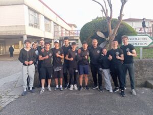 Equipo del Spartans Boxing Club posando tras el torneo en Marín