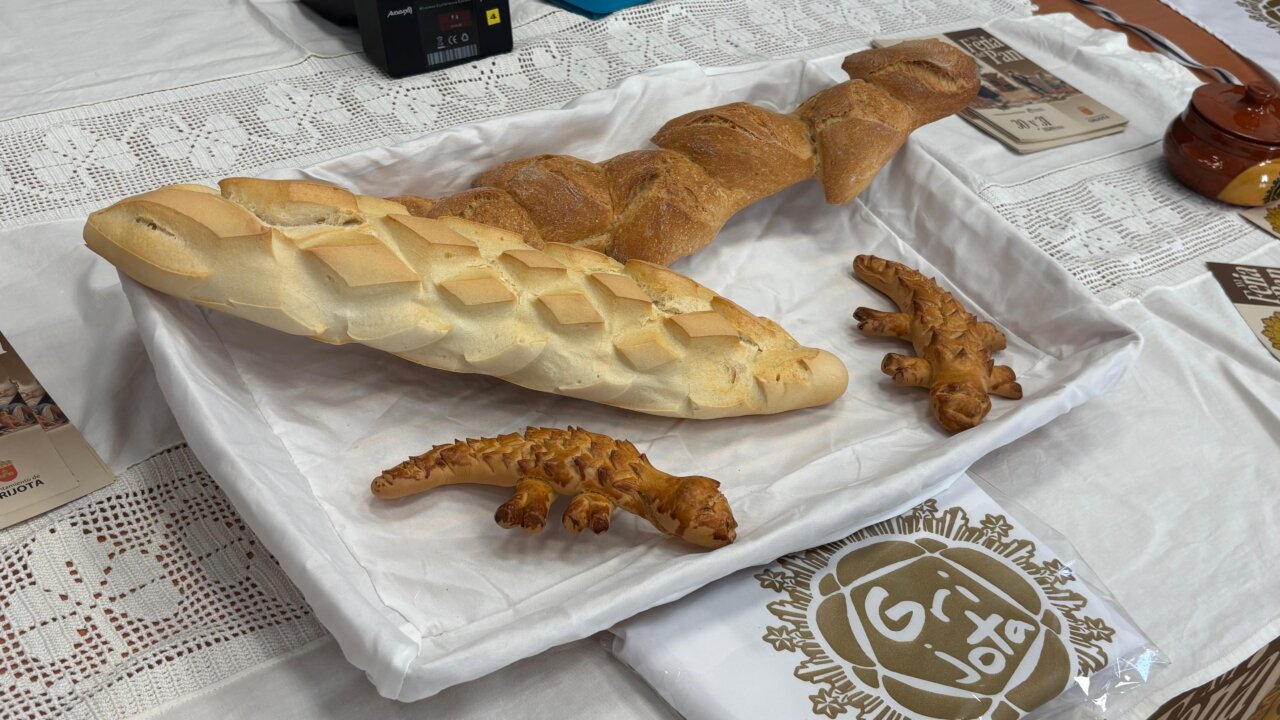 Variedad de panes en la Feria del Pan de Grijota