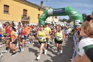 Corredores participando en la Legua de Quintana del Puente