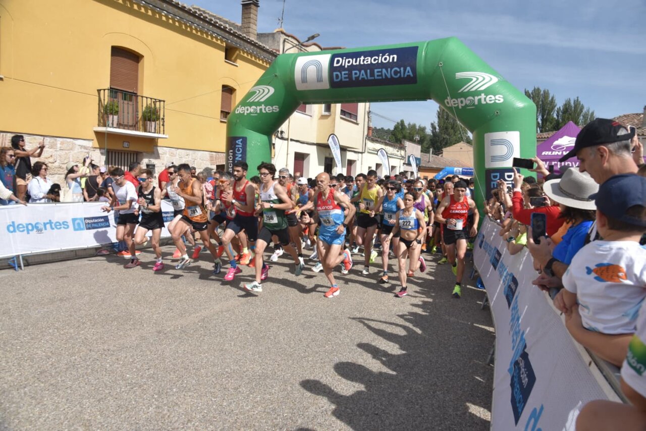 Corredores iniciando la Legua de Quintana en Palencia.