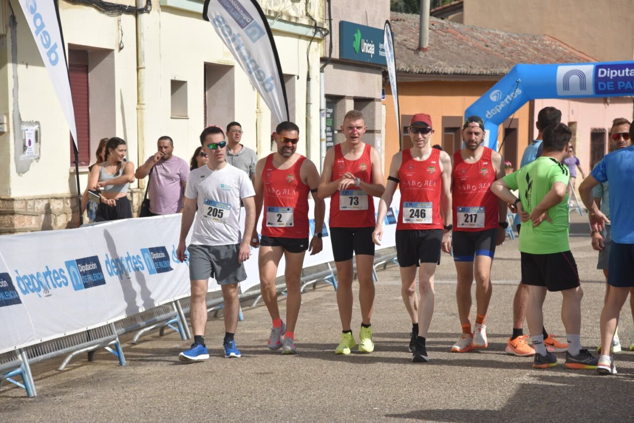 Corredores en la Legua de Quintana, evento deportivo en Palencia