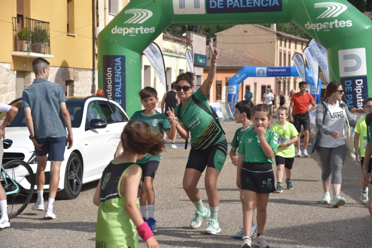 Corredores en la Legua de Quintana, celebrando la victoria.