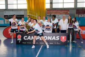 Jugadoras del Baloncesto Venta de Baños celebrando su ascenso a Primera Nacional