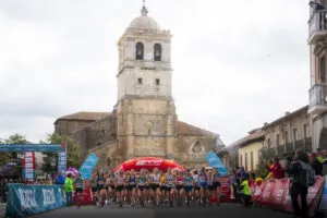 Corredores iniciando la carrera en el Campeonato de España de Subida Vertical en Brañosera.