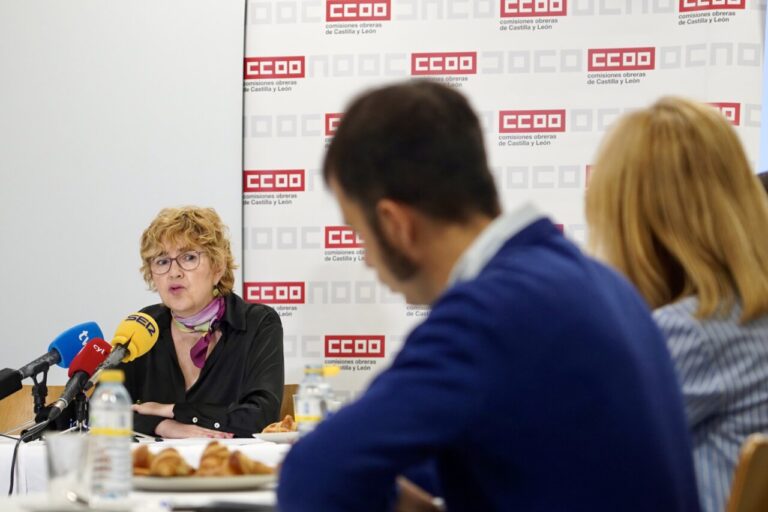 Ana Fernández de CCOO durante una rueda de prensa en Valladolid