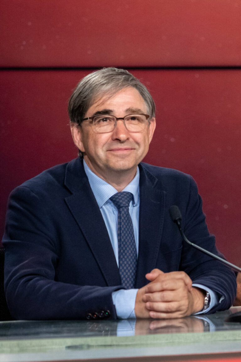 César García Marirrodriga durante el Simposio Internacional del Sol y los Eclipses