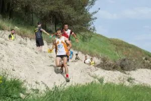 Corredores participando en el circuito Palencia Trail en Tariego de Cerrato
