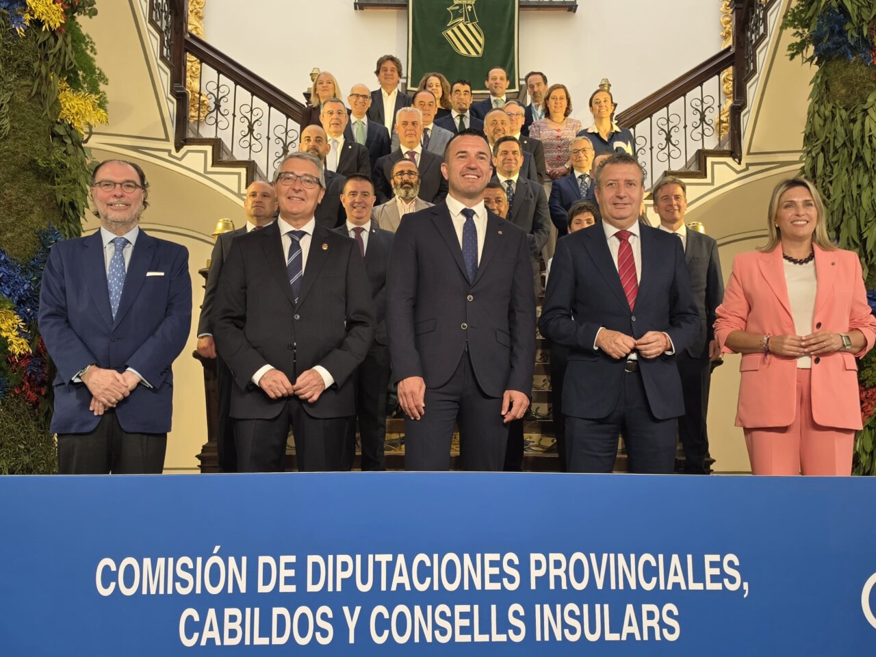 Reunión de la Comisión de Diputaciones Provinciales en Valencia con representantes locales.