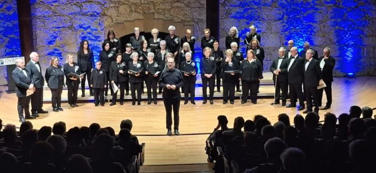 Coro Vetusta y Camerata Vocal Bella Desconocida en concierto