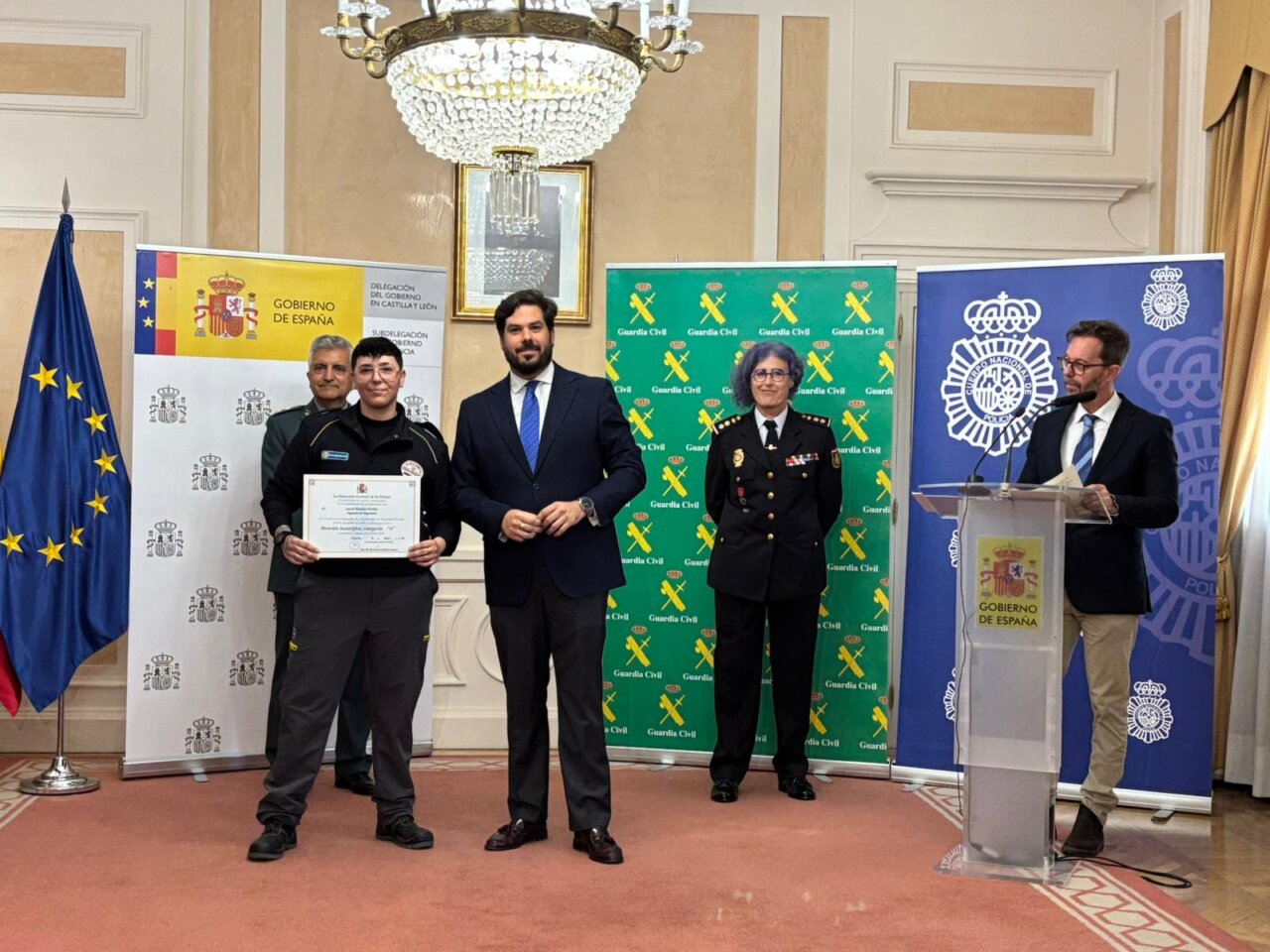 Entrega de menciones honoríficas a profesionales de la seguridad privada en Palencia