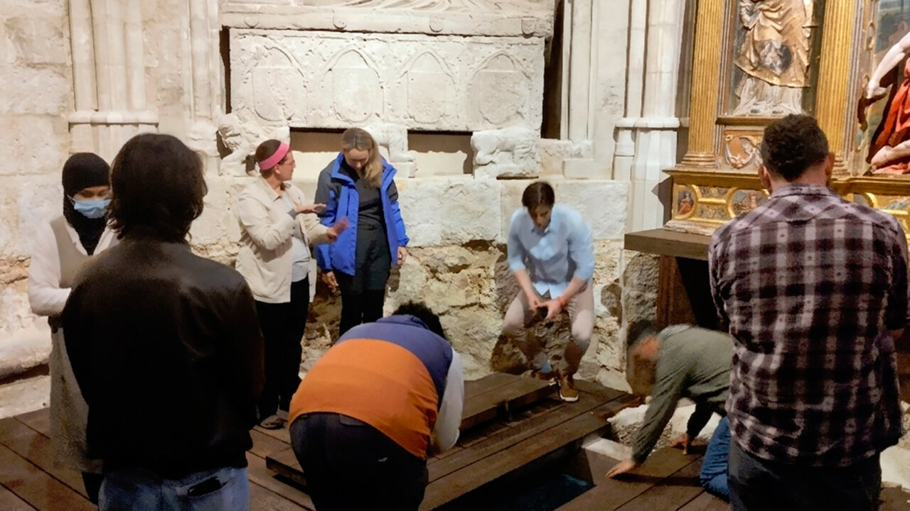 Participantes en el curso de antropología y arqueología en la Catedral de Palencia