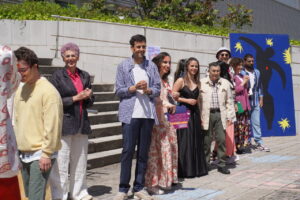 Desfile de moda sostenible con modelos diversos en Palencia