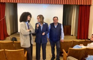 Encuentro entre estudiantes y Clara Tomé en el IES Condes de Saldaña