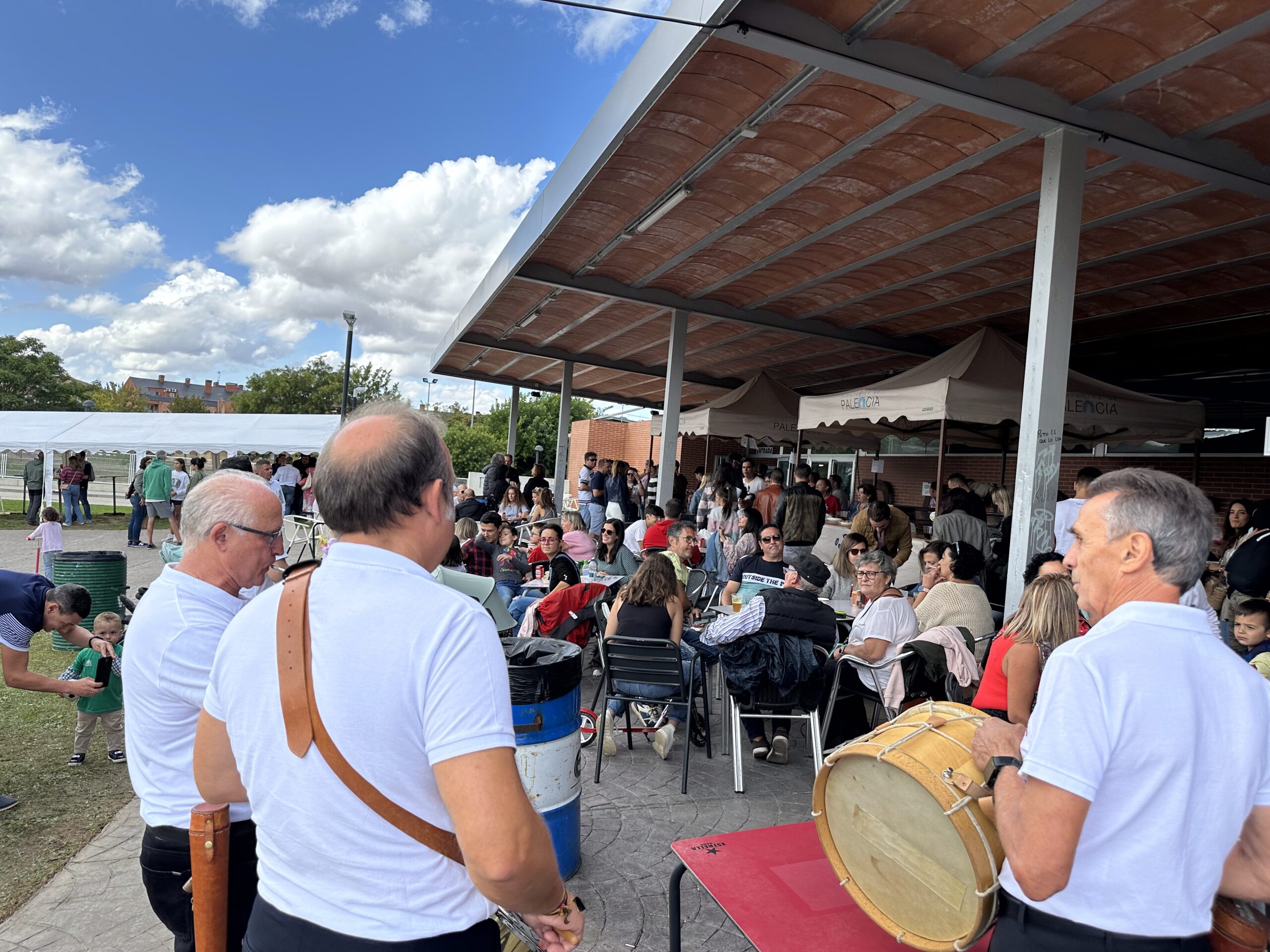 Músicos tocando en la Feria Multisectorial del Cerrato en Villamuriel de Cerrato