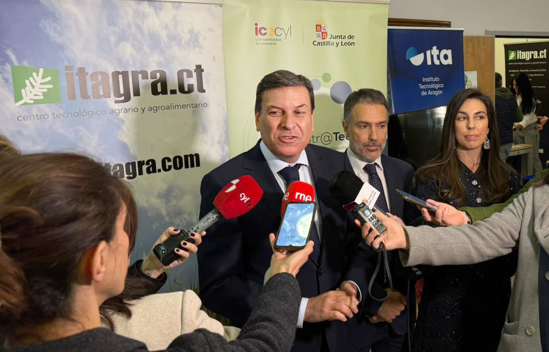 Evento sobre robótica en la agricultura en Palencia con ponentes y asistentes.