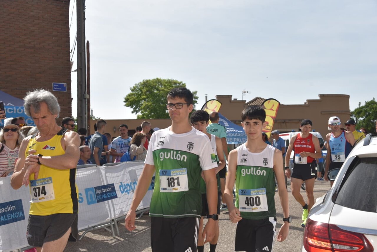 Corredores en la Legua de Quintana del Puente, evento deportivo