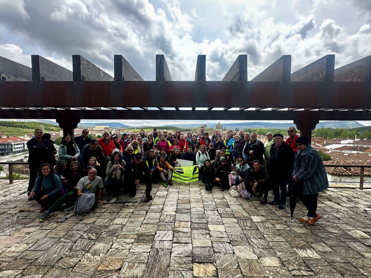 Grupo de participantes en el Geolodía 2026 en Aguilar de Campoo