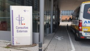 Cartel de Consultas Externas en un centro de salud de Palencia