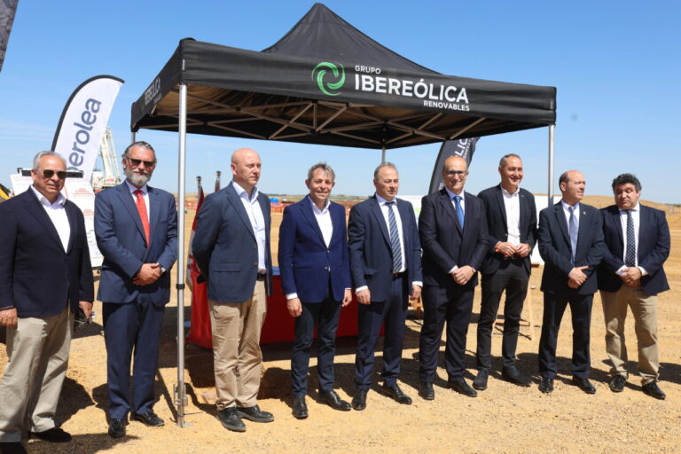 Ceremonia de colocación de la primera piedra del Área de Servicio y Logística en Villalpando