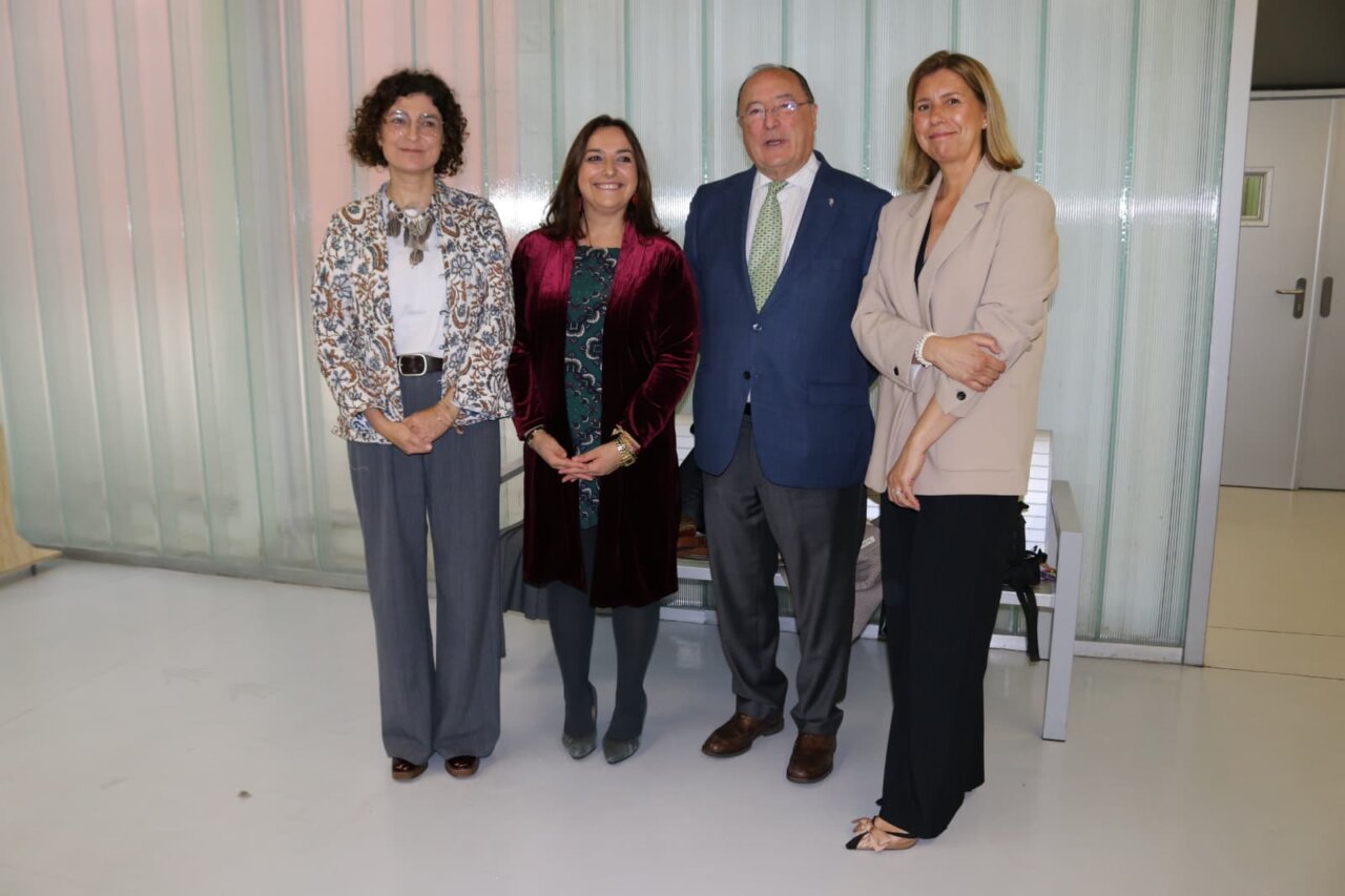 Cuatro personas posando en la inauguración de Innovaday Palencia 2026