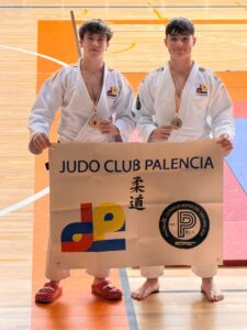 Adrián Barcenilla y Sergio Ferreira con medallas del Judo Club Palencia