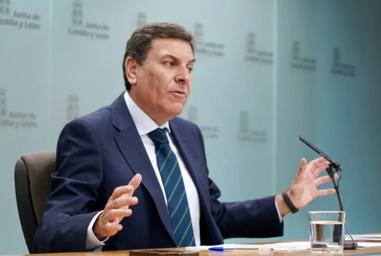 Fernández Carriedo hablando sobre la huelga de médicos en Palencia