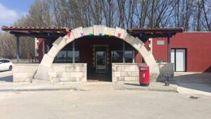 Fachada del Bar-Restaurante La Parada en la CL-615