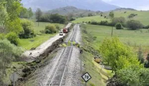 Trabajos de mejora en los puentes de la línea de tren en Palencia