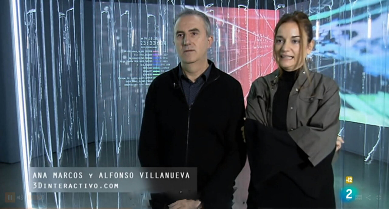Ana Marcos y Alfonso Villanueva en un entorno tecnológico interactivo