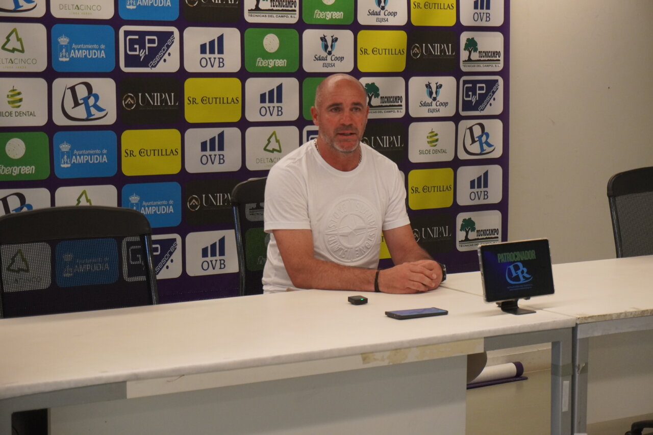 Entrenador del Palencia CF en rueda de prensa tras partido